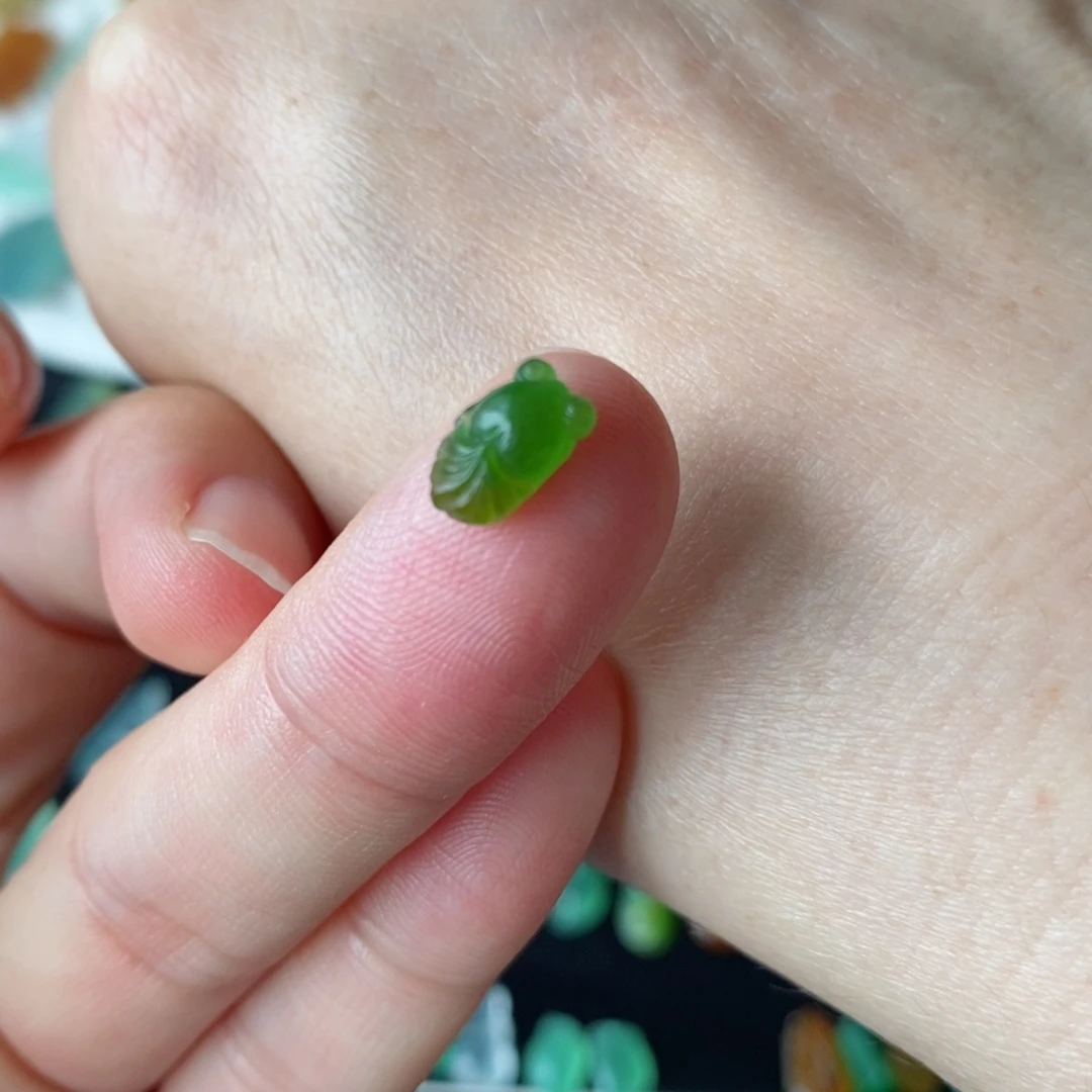 定制翡翠未镶嵌鱼