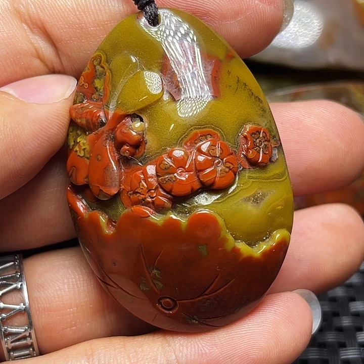 狼***抱玛瑙/玉髓未镶嵌颈饰