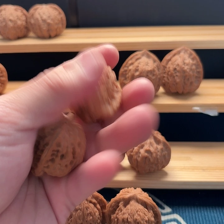 陈***谕吊坠桃核草木草木