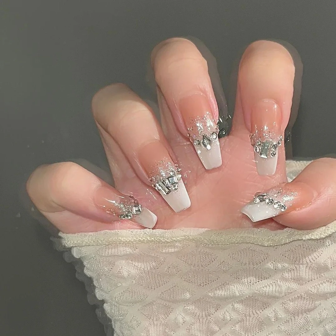 【白贝】纯手工穿戴甲渐变乳白碎钻法式温柔显白穿戴甲片高级感夏季