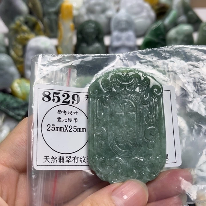 翡翠未镶嵌颈饰8529
