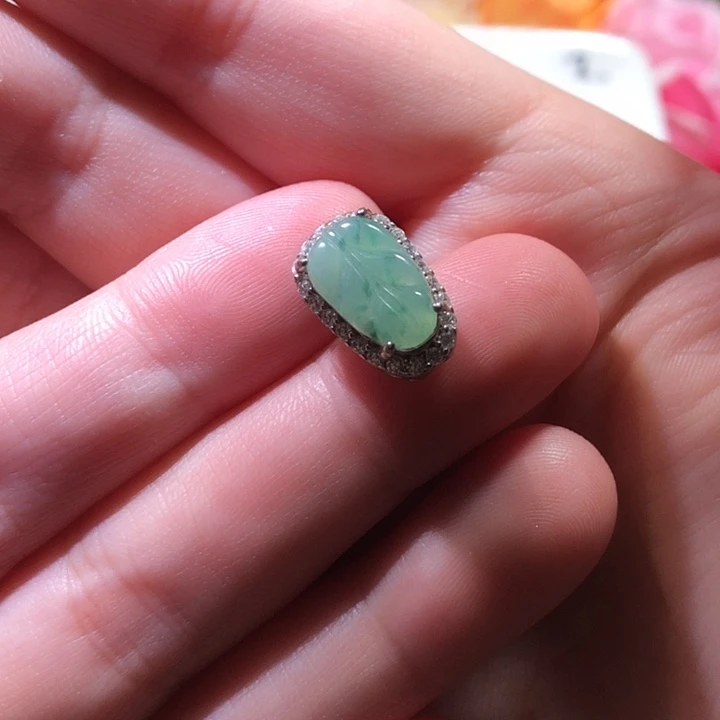 柠****颈饰未镶嵌翡翠翡翠