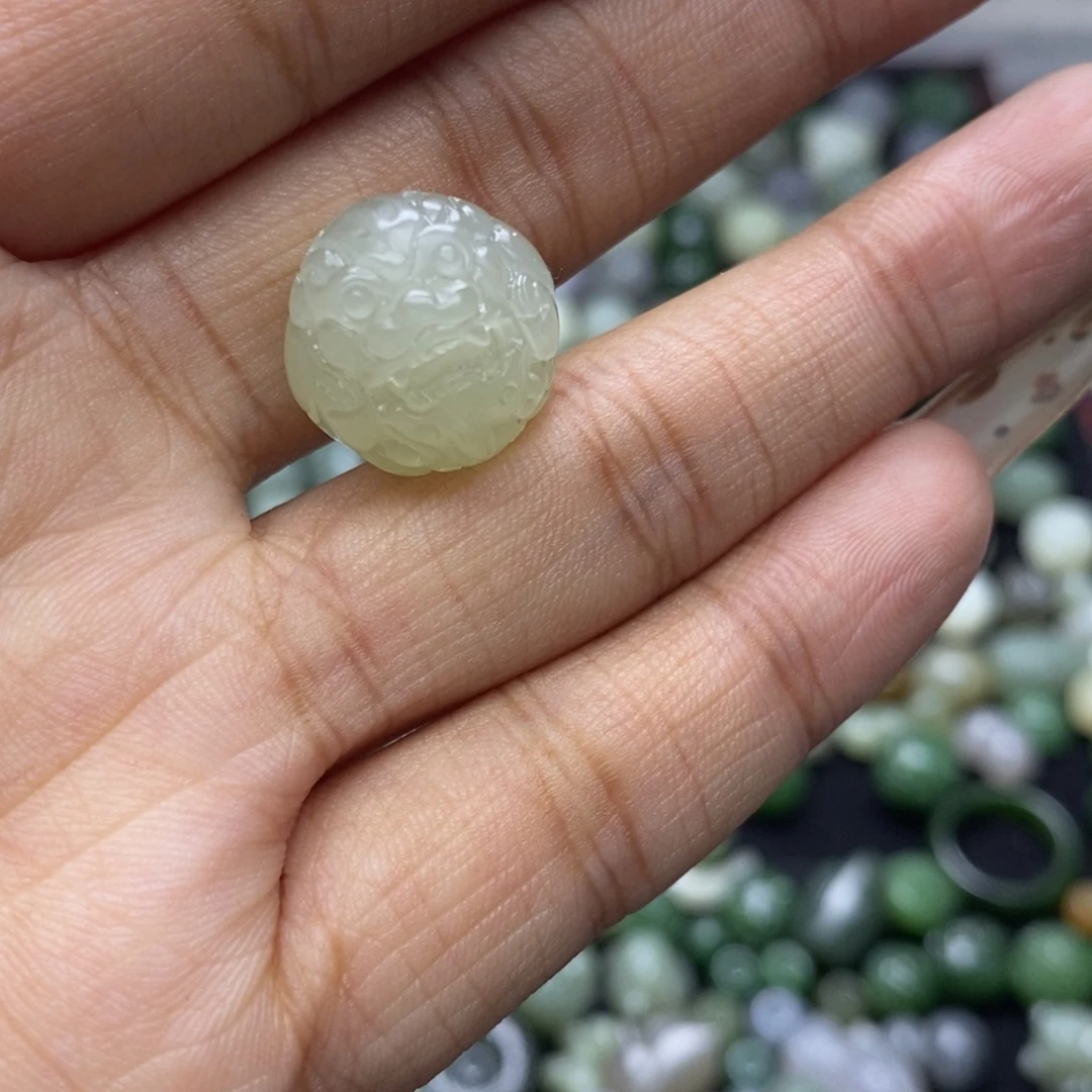 M***c和田玉未镶嵌颈饰