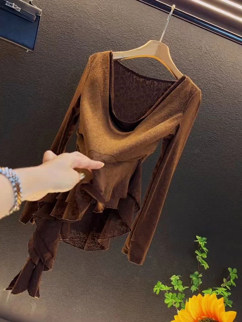 巨好看的设计感上衣轻熟小众不撞款咖色不规则荷叶边长袖T恤女秋