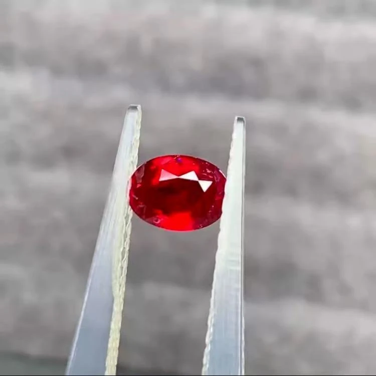 天然无烧鸽血红 红宝石，1.05克拉