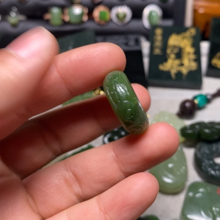 和田玉未镶嵌戒指