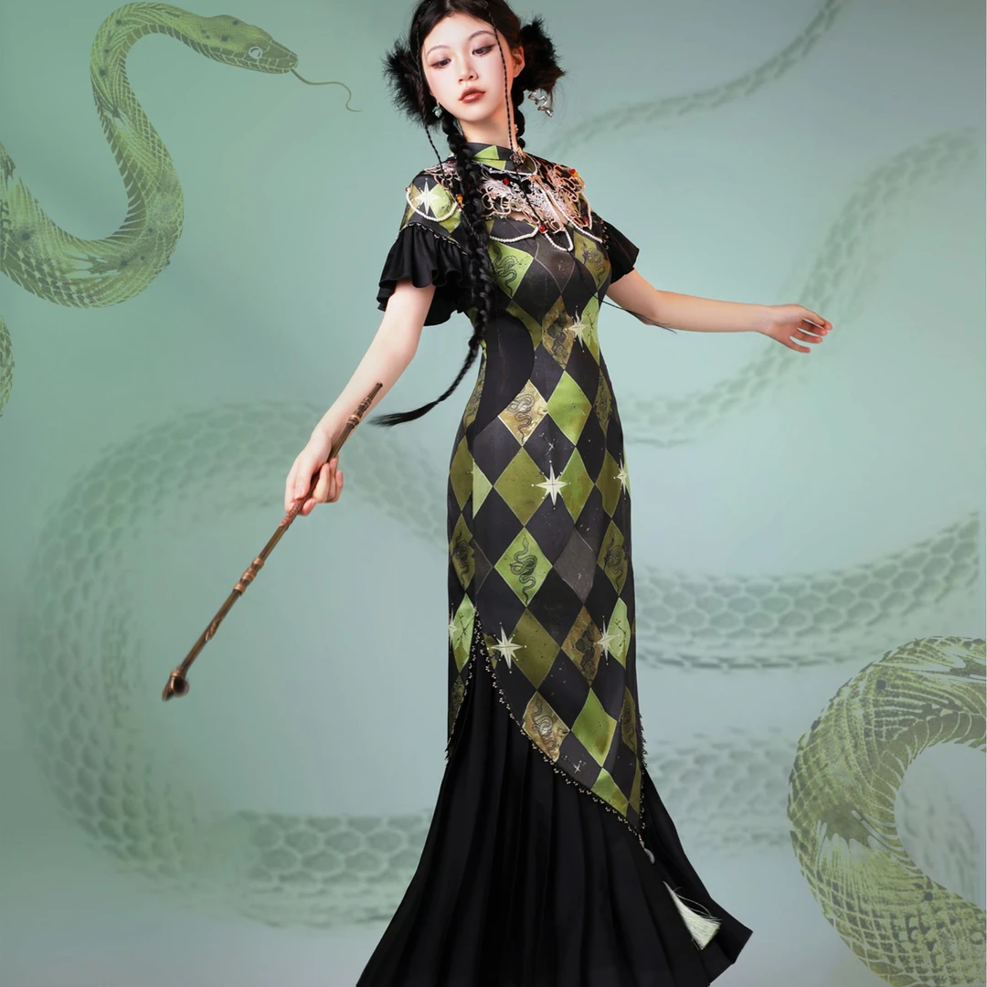 四斤自制蛇翠噬梦原创黑绿菱格学院印花旗袍裙子女款爆款2025新款