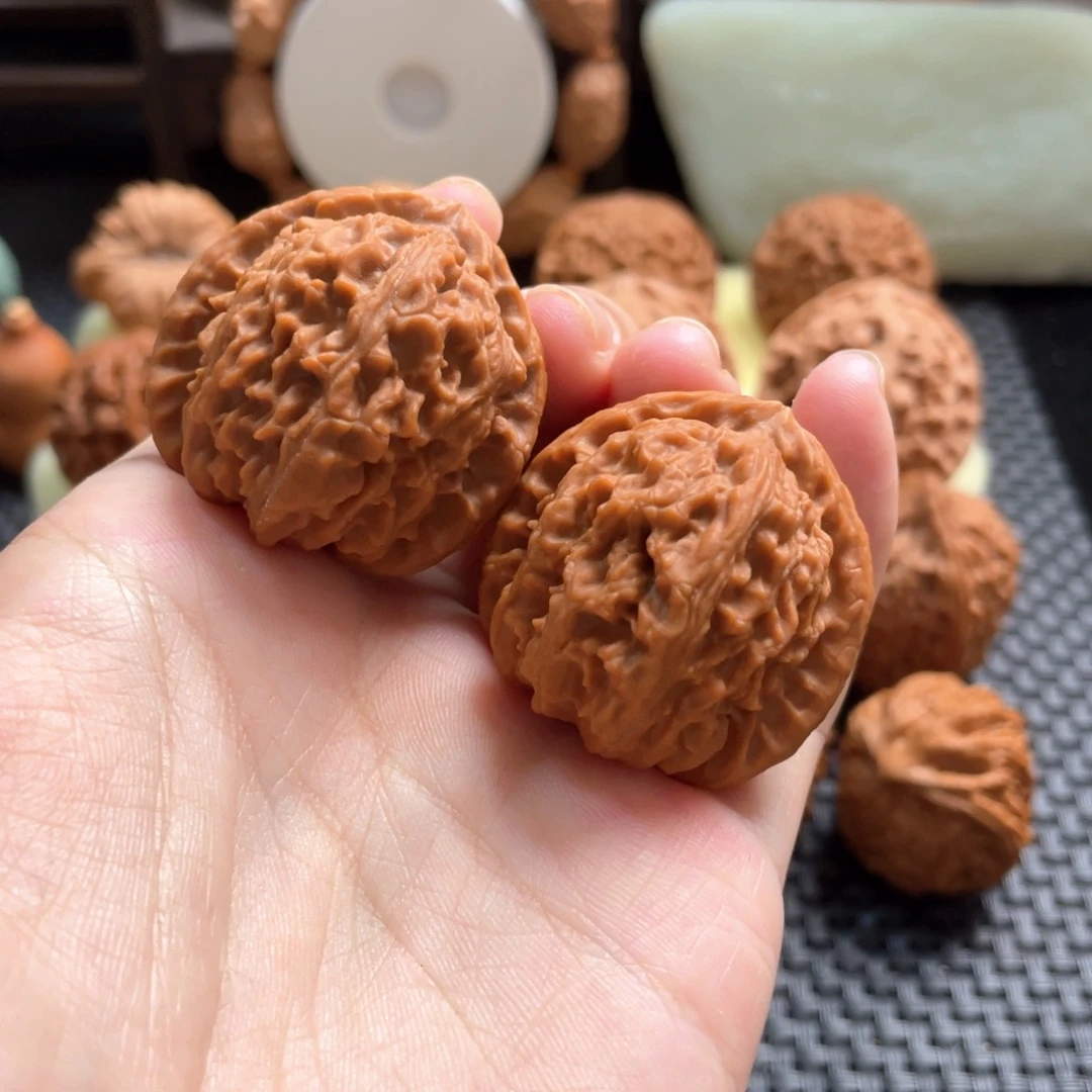 文玩核桃吊坠白狮子36全品