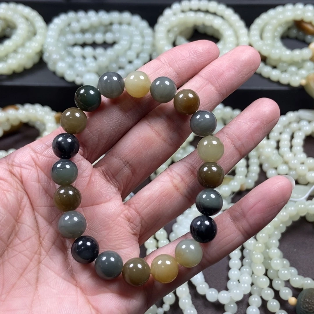 和田玉未镶嵌把件