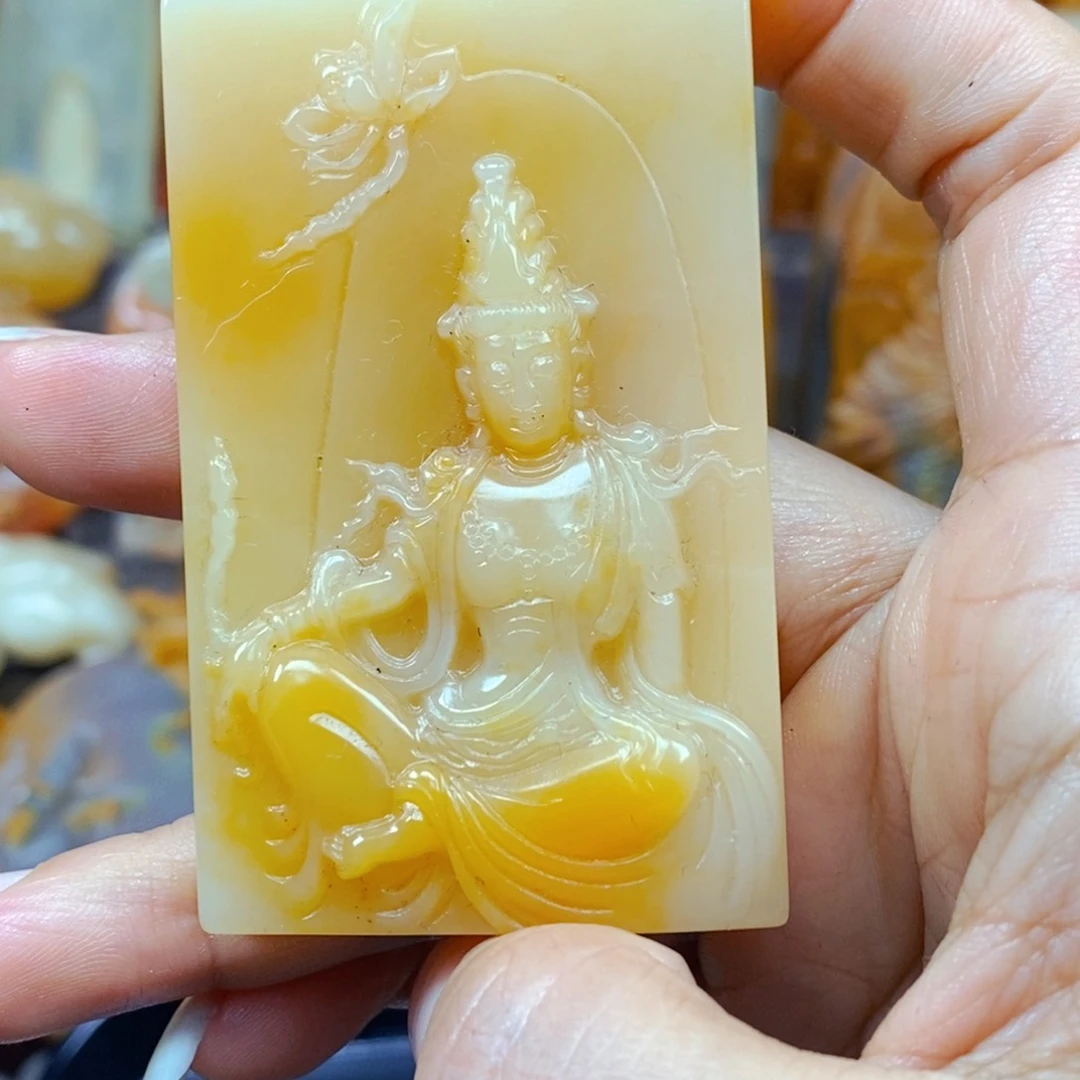 石英质玉（黄龙玉）未镶嵌颈饰