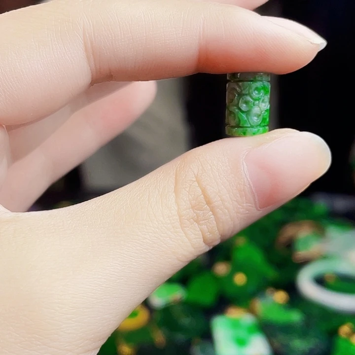 颈饰未镶嵌翡翠多样性