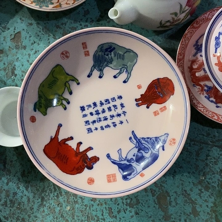 摆件陶红稀土斗彩五牛窝碟