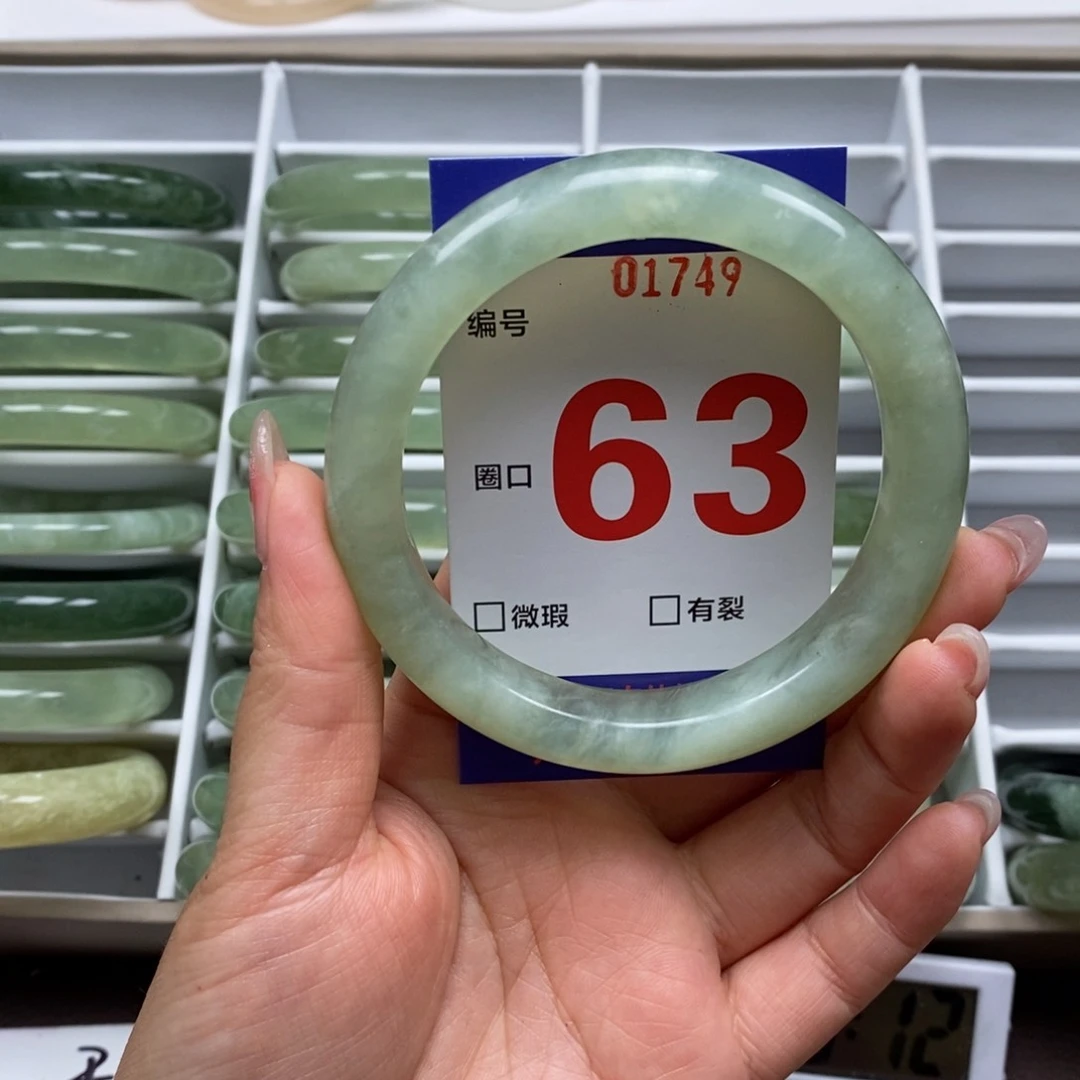 岫玉手镯未镶嵌我