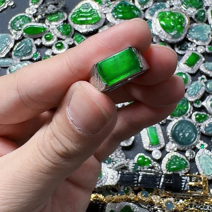 翡翠颈饰未镶嵌天然A货翡翠放漏