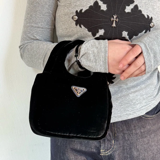 95新 Prada/普拉达 Prada 24ss秋冬滑雪系列黑金丝绒/H0012971