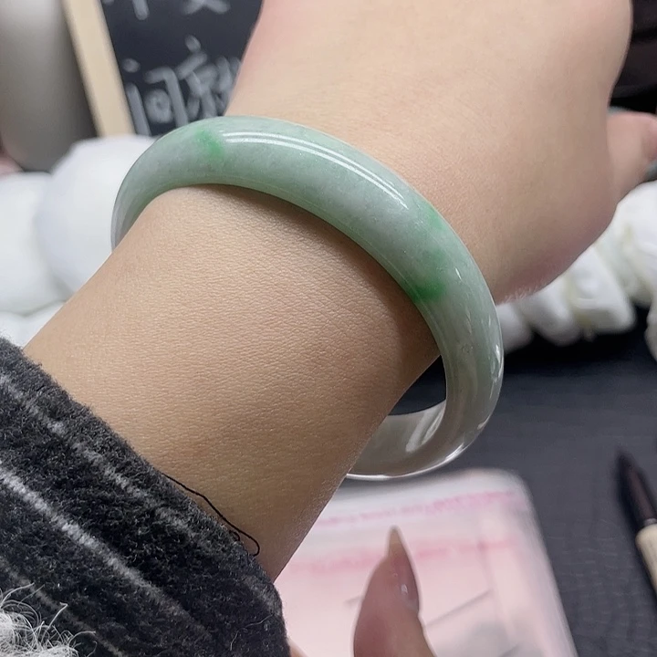 石英岩玉未镶嵌手镯70