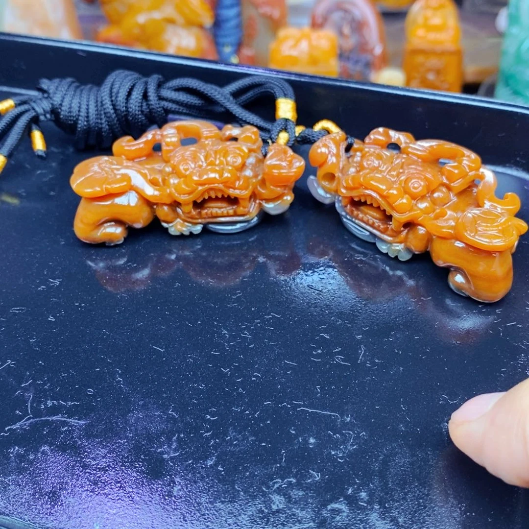 石英质玉（黄龙玉）未镶嵌颈饰