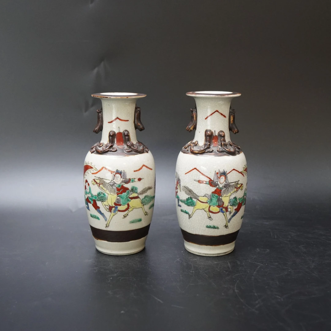 Lot.25090721民国哥釉五彩刀马人物赏瓶（2个） 高：约20.5cm