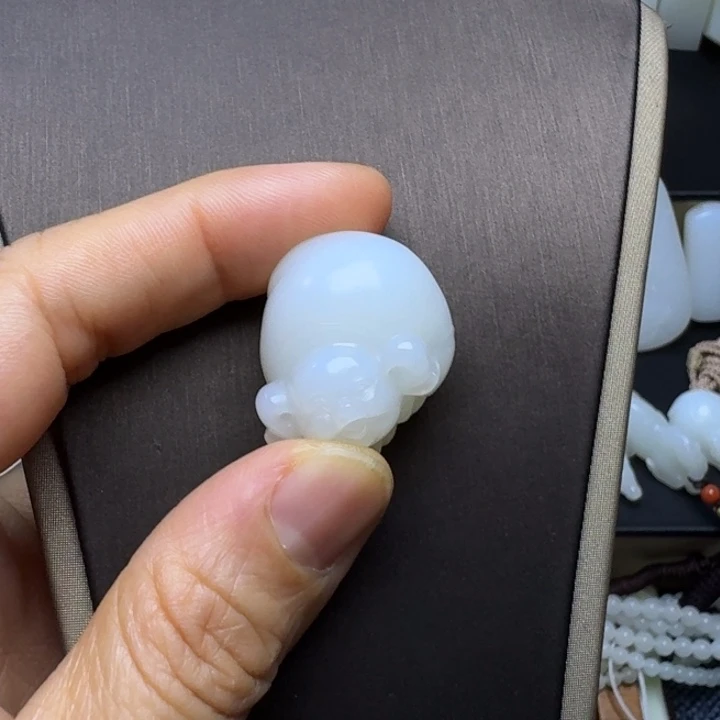 半***/颈饰未镶嵌和田玉（白玉）