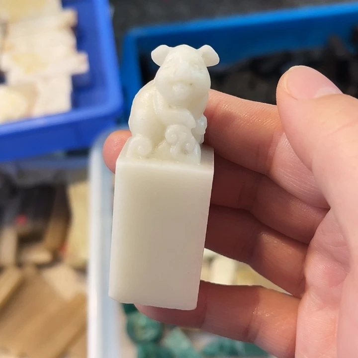 老挝石所见即所得，刀感偏硬的