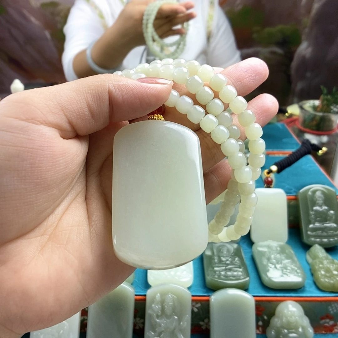 *****和田玉未镶嵌颈饰