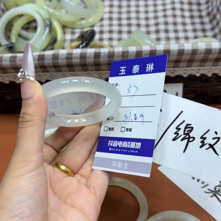 未镶嵌岫玉手镯天然