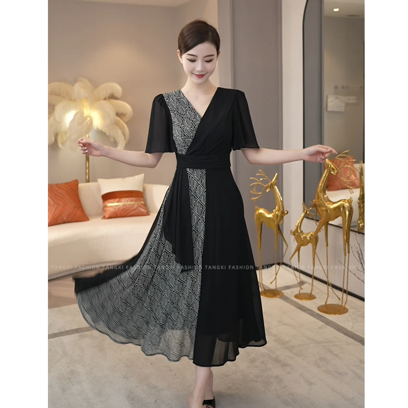 唐熹2025年夏季新款【7151】法式高级感百搭气质黑色V领连衣裙子女
