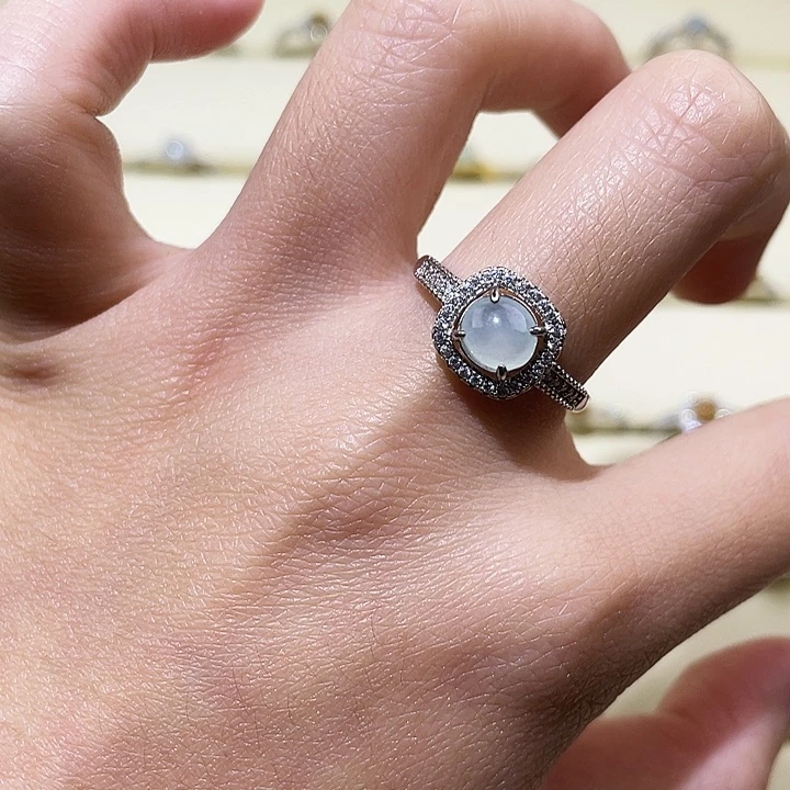 颈饰未镶嵌翡翠戒指