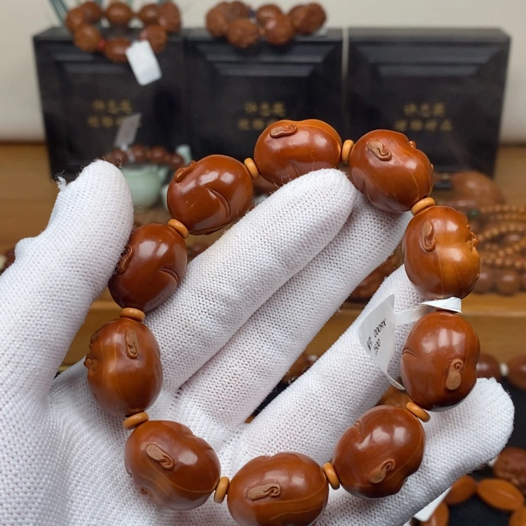 手串橄榄核一青老师十分开心