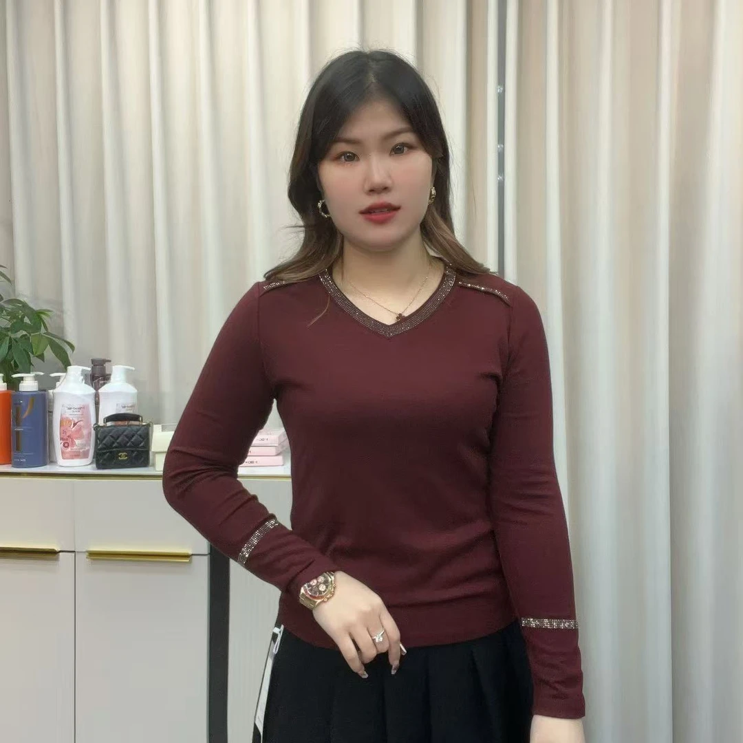 小鑫肝@秋款小V领插肩袖烫钻减龄洋气百搭T恤 8088