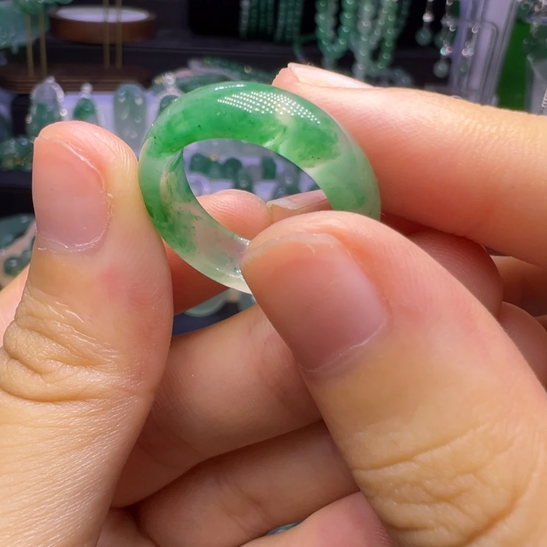 石英质玉未镶嵌颈饰