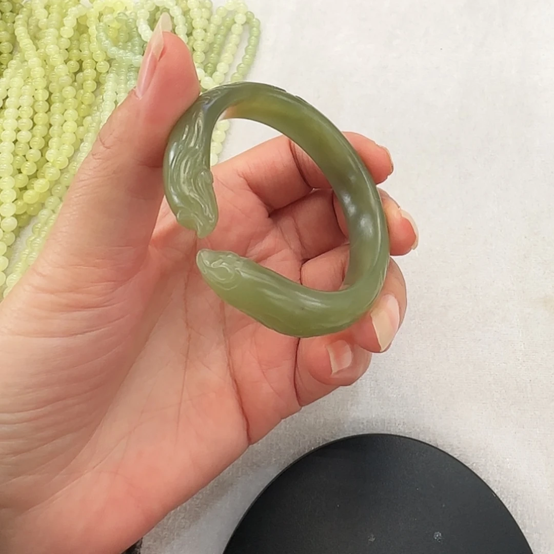 和田玉未镶嵌手镯