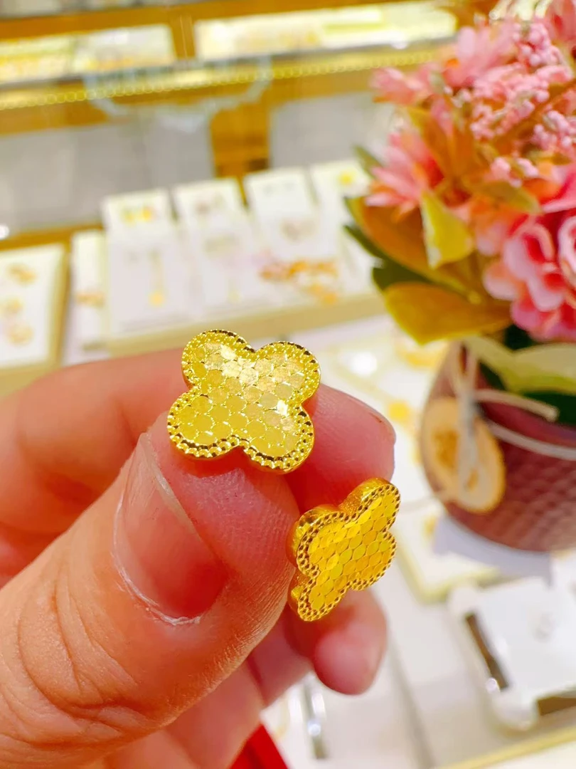 合金耳饰 0.1g 四叶草耳钉 سېھران قاپلىما ئالتۇنلىرى