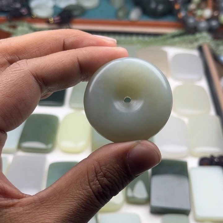 进***哥和田玉（糖玉）未镶嵌颈饰