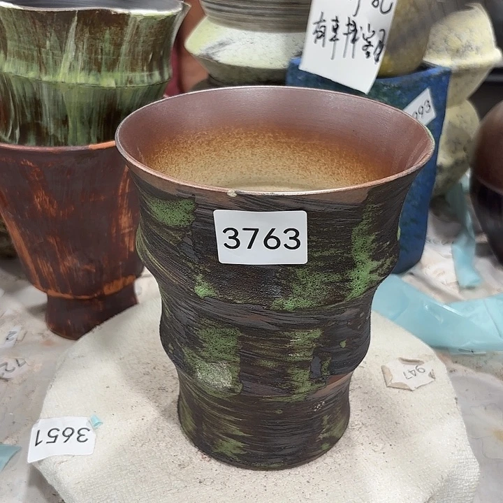 摆件高18，口15，瑕疵处理口磕碰，有孔3763