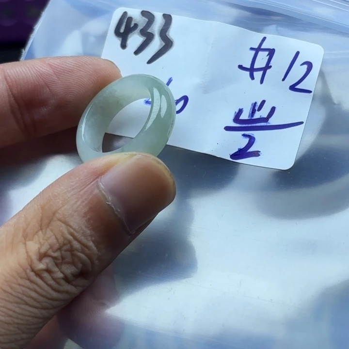 颈饰未镶嵌翡翠戒指
