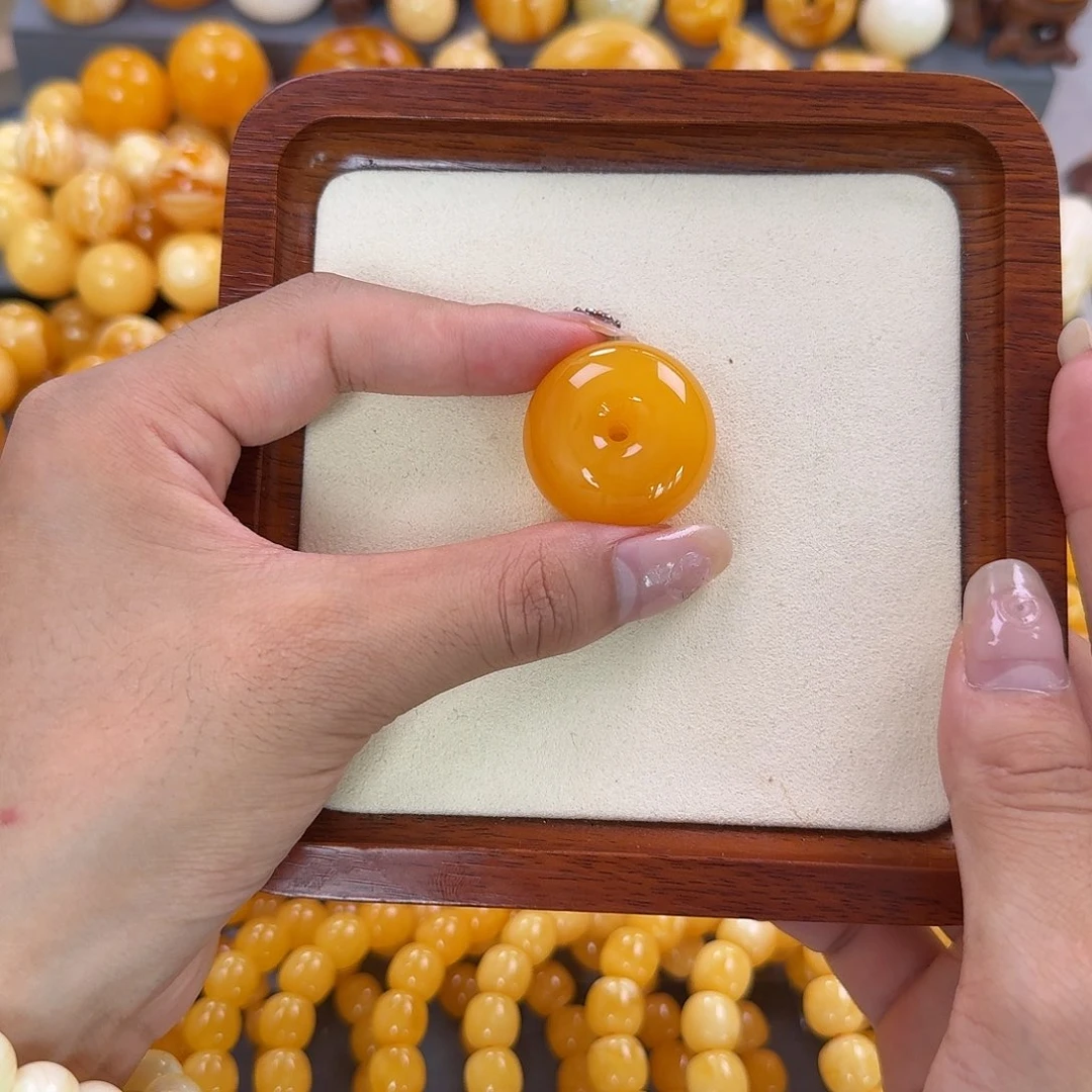 蜜蜡未镶嵌珠宝奇石