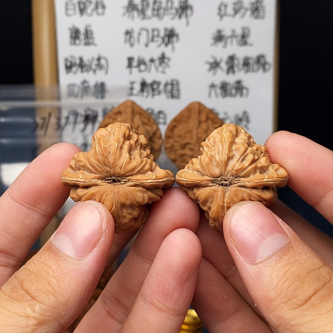 文玩核桃把件白蛇谷