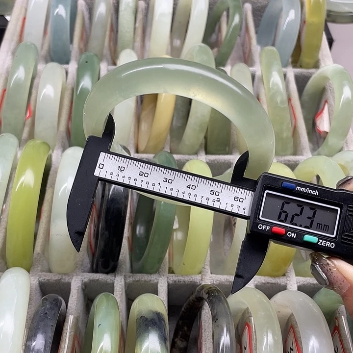 蛇纹石玉未镶嵌手镯3