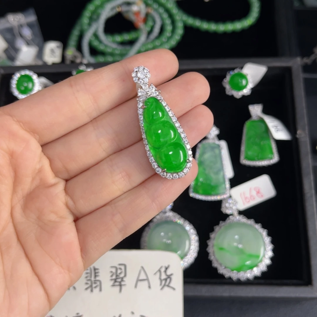 翡翠银S925镶嵌戒指福豆吊坠