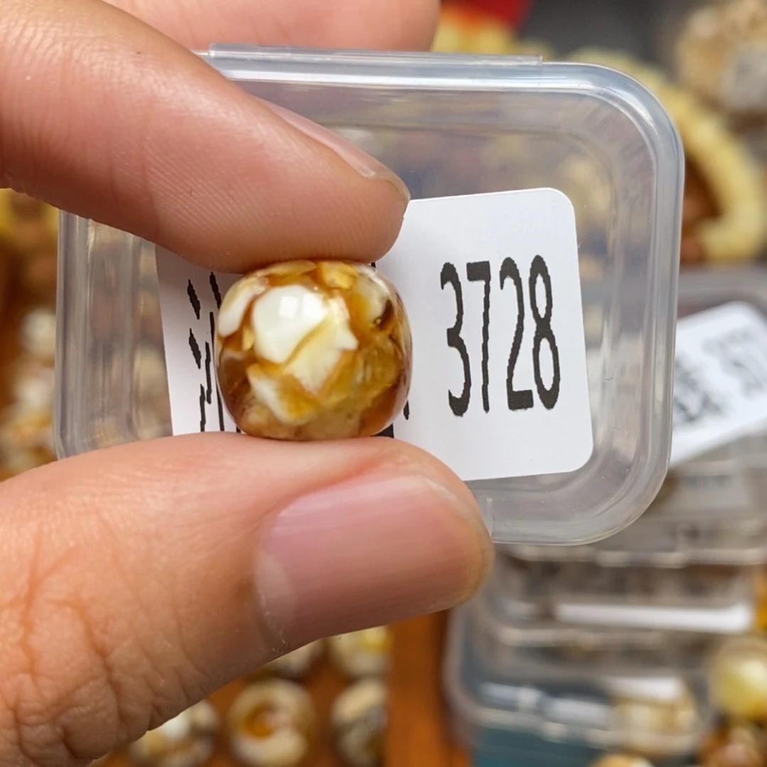 蜜蜡未镶嵌珠宝奇石3728