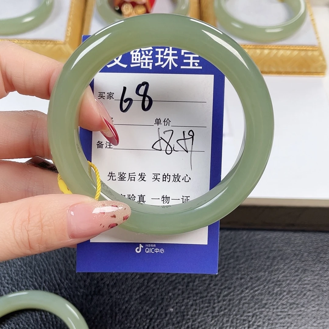 @***A和田玉未镶嵌手镯