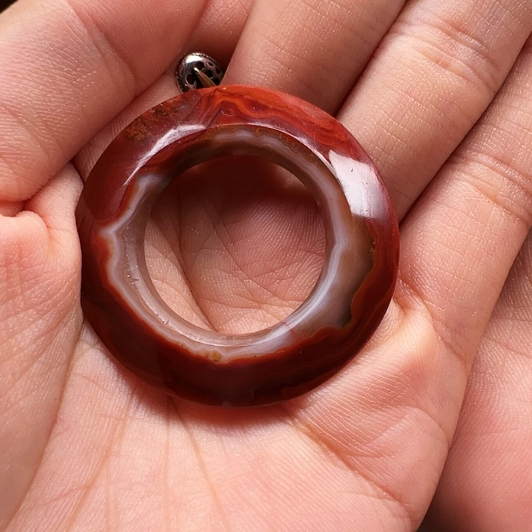 是****么颈饰往日镶嵌