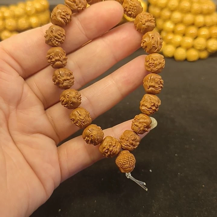 龙纹核桃雕刻36罗汉