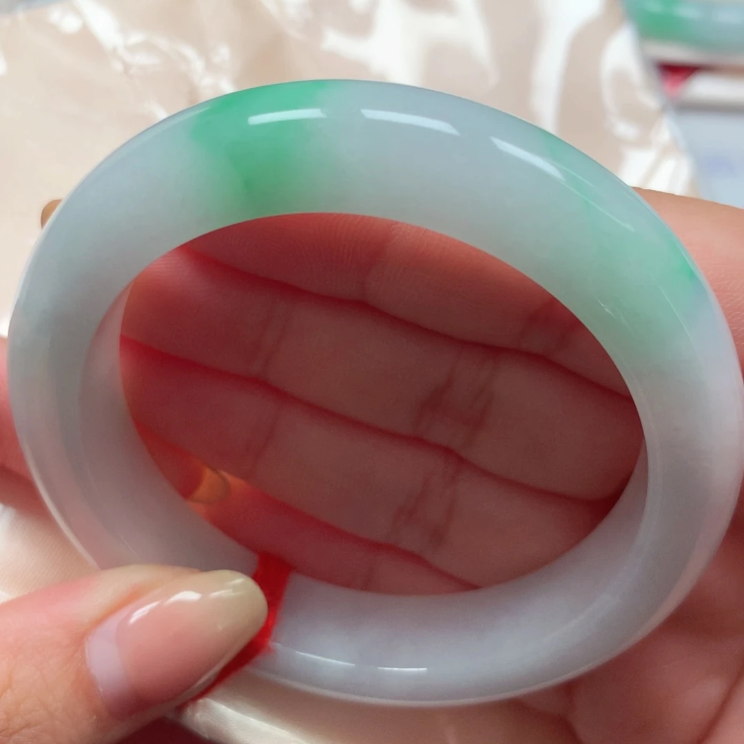 翡翠未镶嵌手镯7白底青 细腻