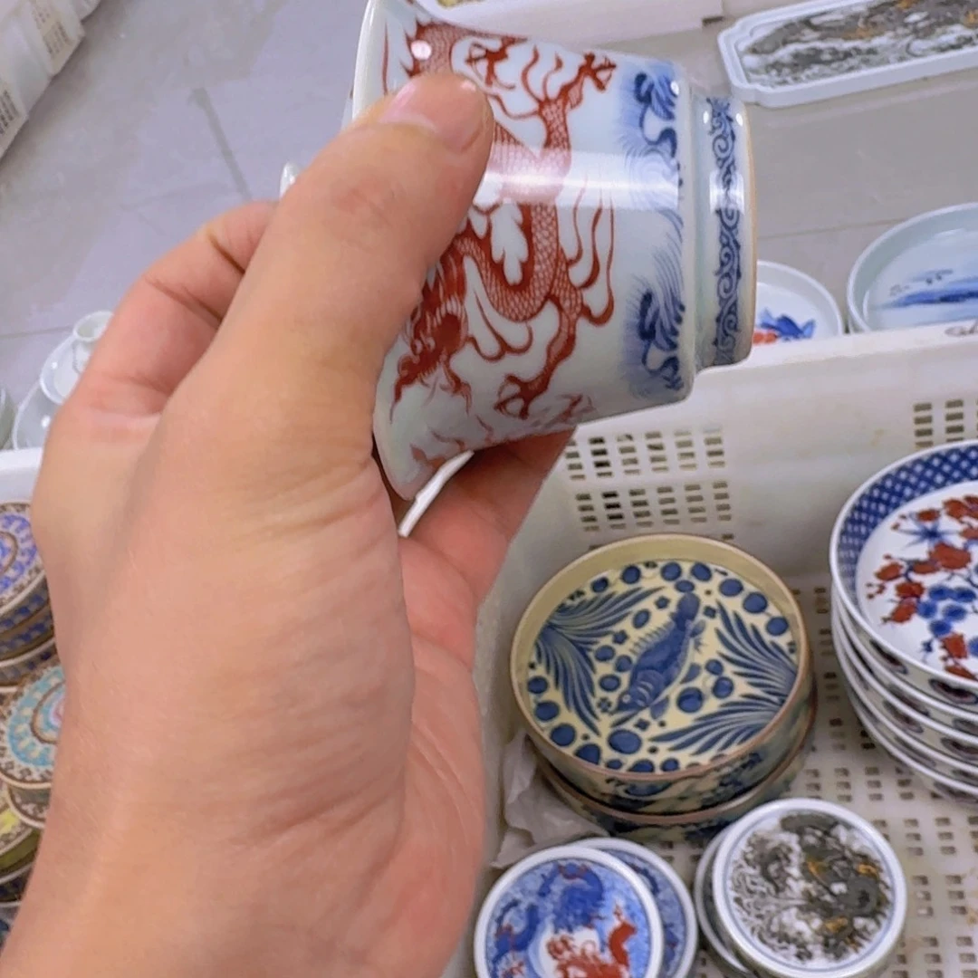 瓷片釉里红穿云龙二才马蹄盖碗