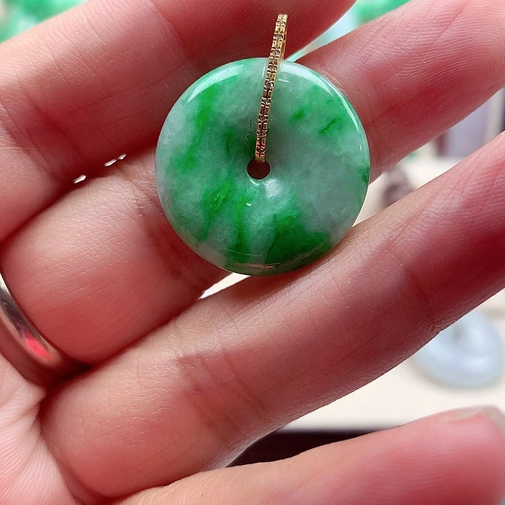 翡翠18K金镶嵌颈饰翡翠