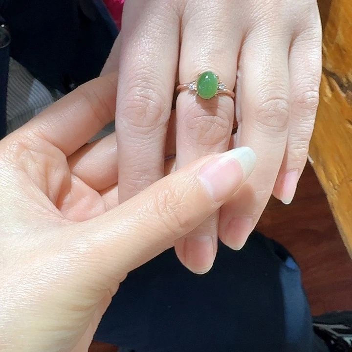 石英质玉颈饰合金