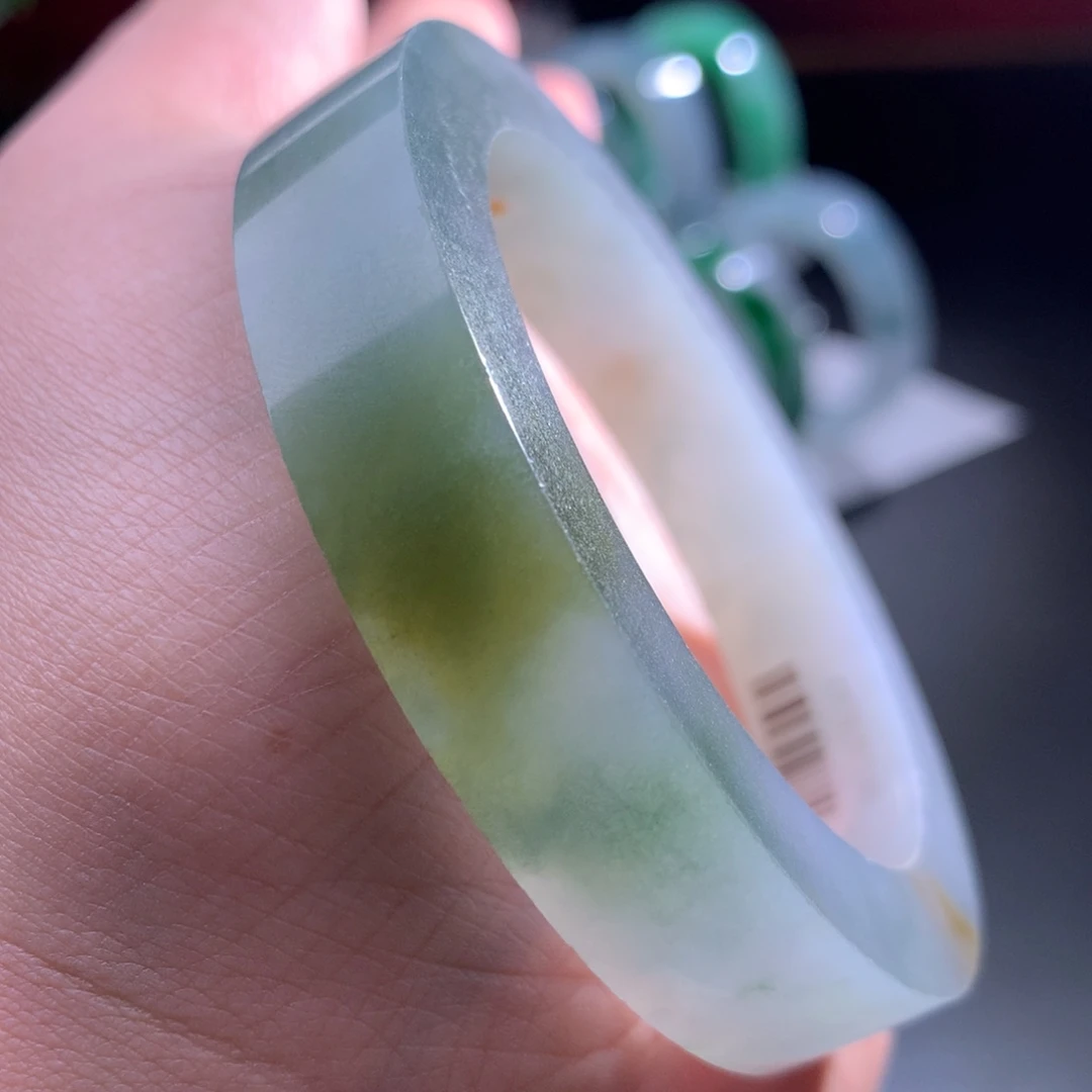 未镶嵌翡翠手镯定制翡翠