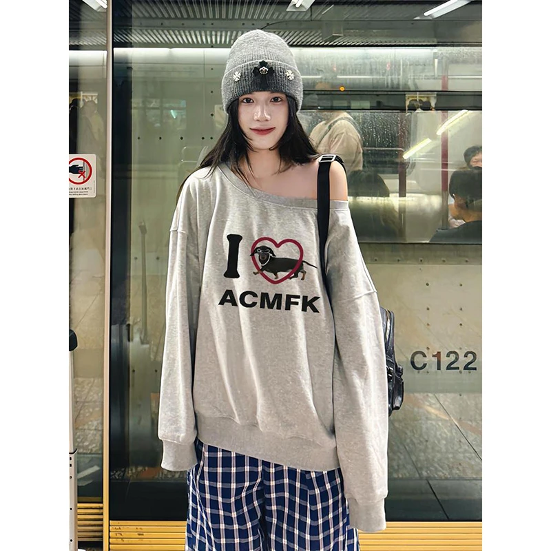 美式甜辣妹狗狗印花斜领卫衣女2025秋季新宽松显瘦斜肩设计上衣潮